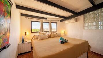 Habitación Confort, vistas a la colina | Edredones de plumas, wifi gratis, ropa de cama