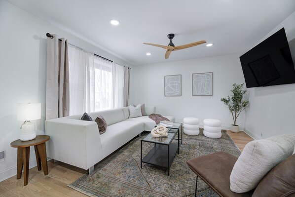 Smart TV - Bayview Family-Friendly Stay (Milwaukee)