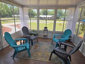 Interior - Cozy, inviting home in Lake City, FL. Minutes from town and close to rivers. (Lake City)