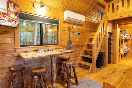 Interior. Seven Mtn Vista FirePit Hammock Deck Private