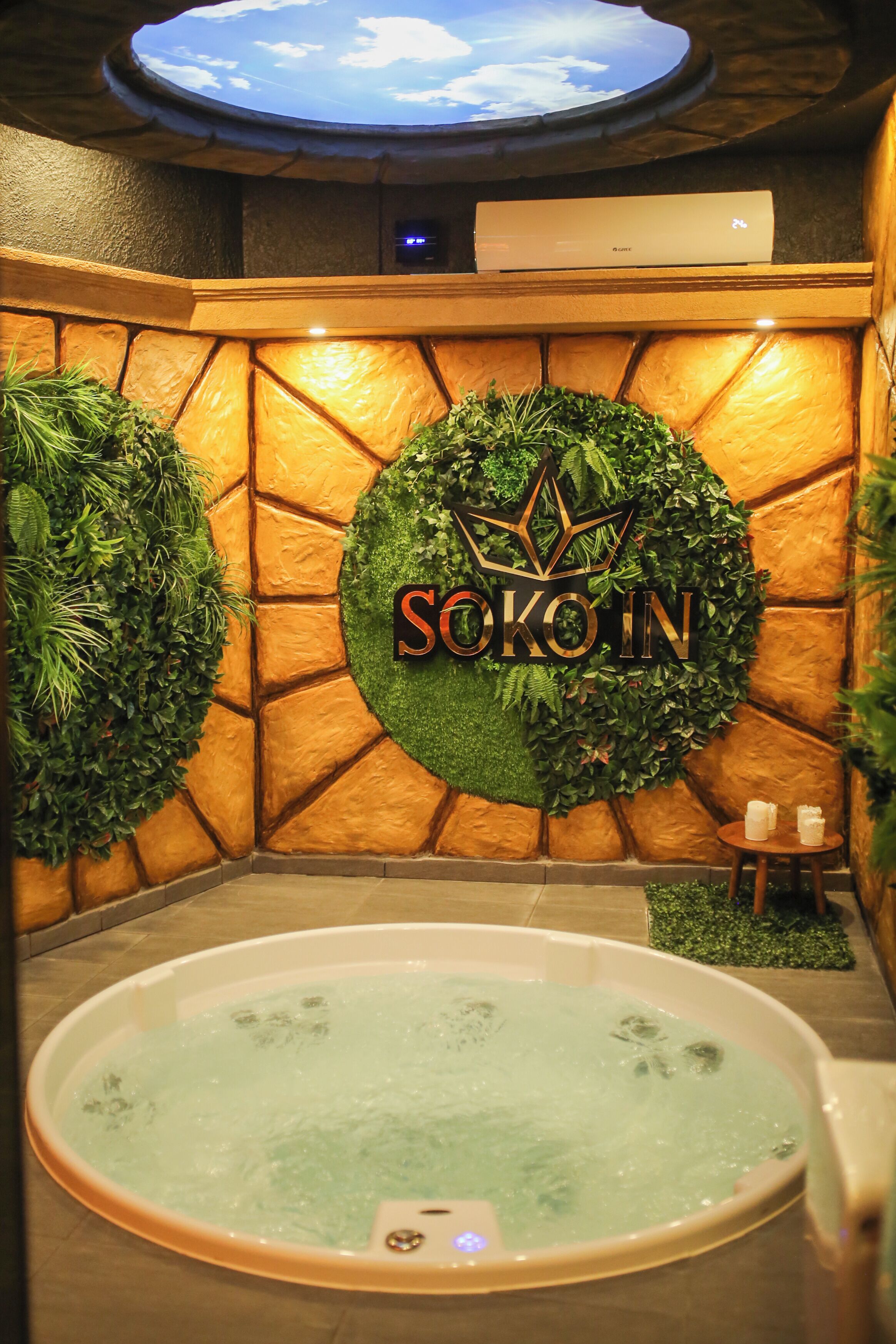 Indoor spa tub