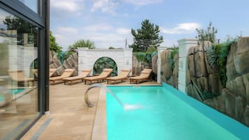 Seasonal outdoor pool