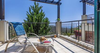 J1 Holiday House Adjacent to Aphrodite Hills