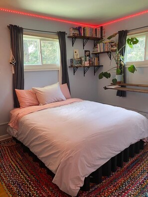 3 bedrooms, desk, iron/ironing board, free WiFi