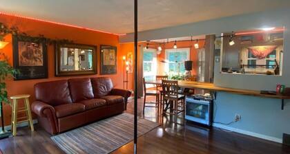 Maple St. Eco Retreat-Free Daytime EV Charging!