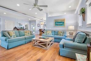 Een televisie en een tafeltennistafel