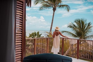 Phòng Suite Deluxe, quang cảnh bãi biển | 1 phòng ngủ, bộ đồ giường cao cấp, chăn bông, nệm có lớp đệm bông