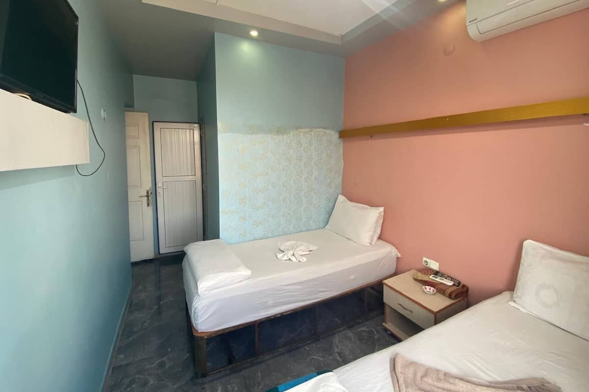 Basic Twin Room | Free WiFi
