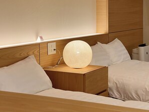2 bedrooms, in-room safe, desk, iron/ironing board