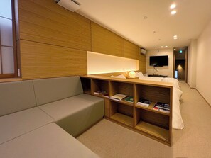 2 bedrooms, in-room safe, desk, iron/ironing board