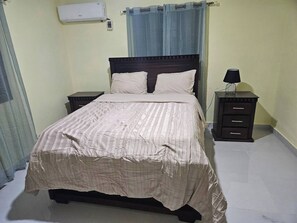 3 chambres, fer et planche à repasser, Wi-Fi, draps fournis
