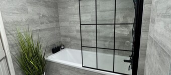 Cosy Cottage house Based in Cardiff City, 5-10 min to City Center.