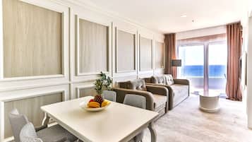 Royal Suite, Balcony, Sea View | Living room