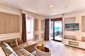 Premium bedding, Select Comfort beds, in-room safe, iron/ironing board - Royalis Suites (Becici)