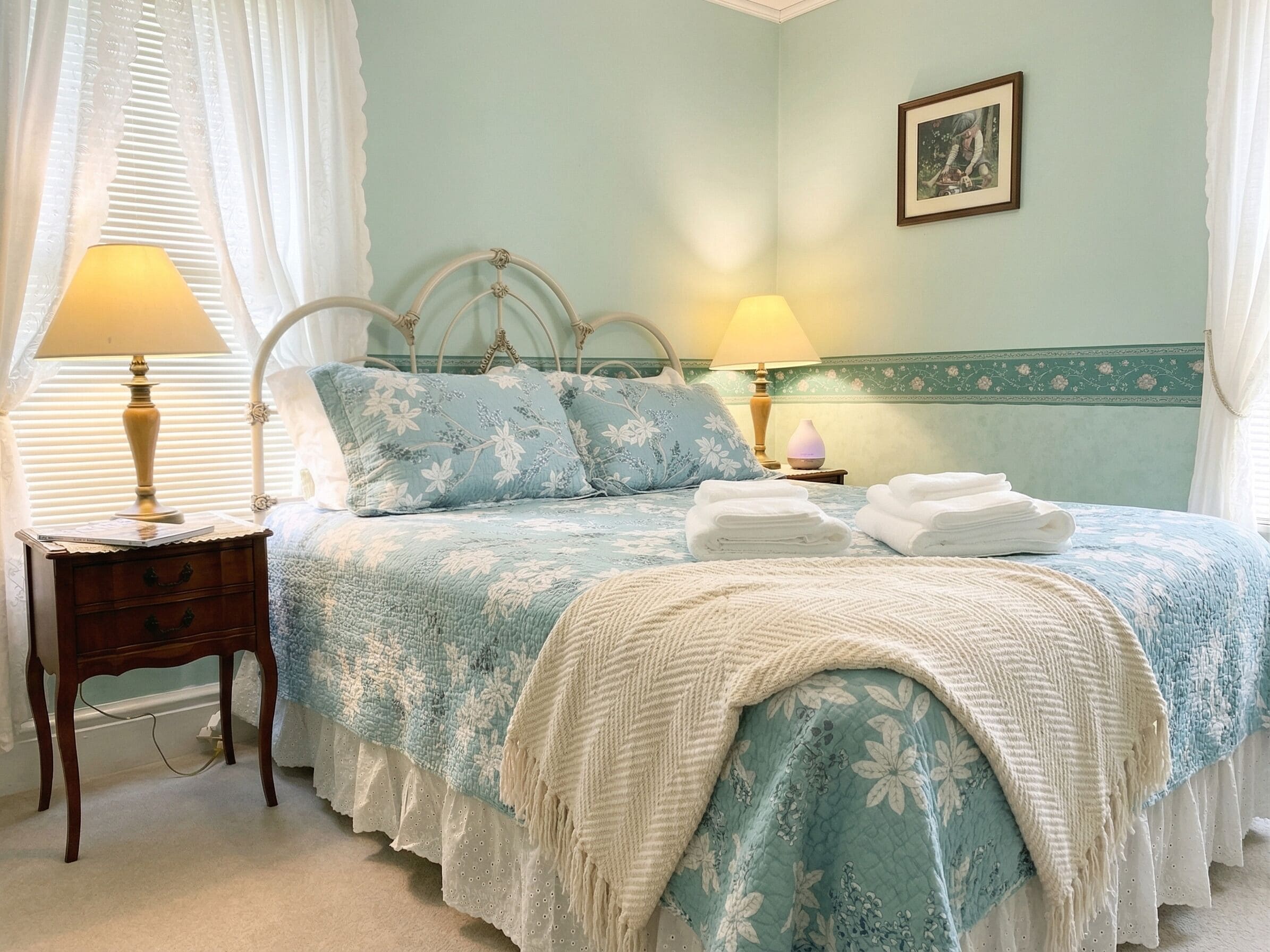 1 bedroom, desk, WiFi, bed sheets