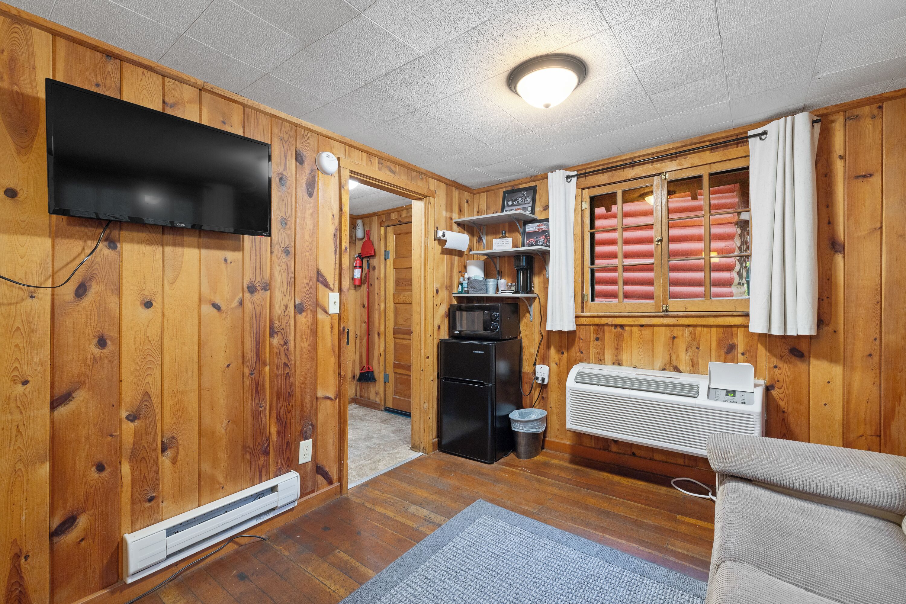 Basic Cabin | WiFi (free), bed sheets