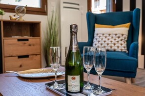 Apartamento Confort, balcón, vistas a la montaña | Tabla de planchar con plancha y wifi gratis
