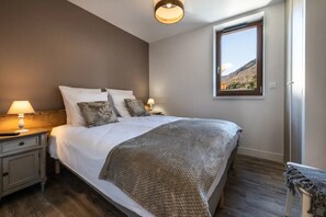 Apartamento clásico, balcón, vistas a la montaña | Tabla de planchar con plancha y wifi gratis