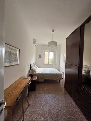 2 dormitorios, tabla de planchar con plancha, wifi y ropa de cama
