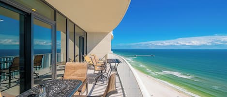 屋外ダイニングエリア