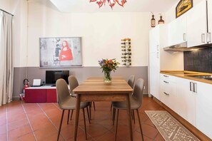 Appart'hôtel Confort, balcon | Cuisine privée | Réfrigérateur, plaque de cuisson