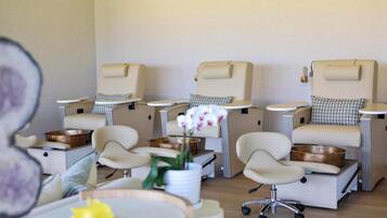 Couples treatment room(s), sauna, body treatments, aromatherapy