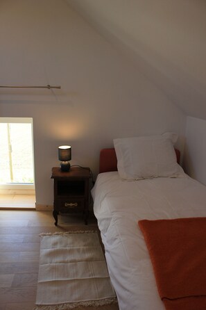 2 chambres, fer et planche à repasser, Wi-Fi, draps fournis