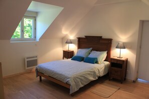 2 chambres, fer et planche à repasser, Wi-Fi, draps fournis