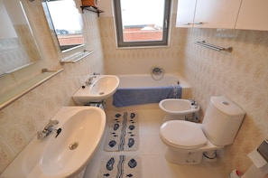 Apartment | Bathroom