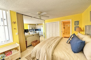 1 bedroom, WiFi, bed sheets - Don's Beachside Paradise- EBT Club Unit 403- Dog Friendly (Fort Myers Beach)