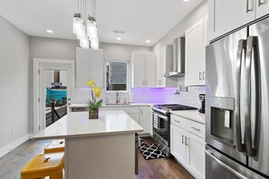 House | Private kitchen - Luxury Roofdeck Retreat 4-bdrm Near Penn Chop (Philadelphia)
