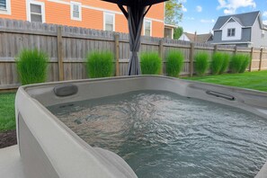 Tina de hidromasaje al aire libre