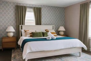 4 bedrooms, desk, iron/ironing board, travel crib