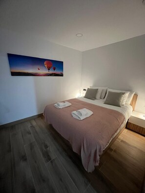 1 bedroom, iron/ironing board, travel cot, free WiFi