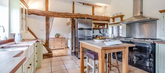 The Holt Barn - Three Bedroom House, Sleeps 6