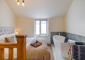 1 slaapkamer, een strijkplank/strijkijzer, gratis wifi, beddengoed