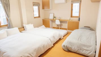 4 bedrooms, iron/ironing board, WiFi, bed sheets