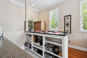 Fridge, microwave, coffee/tea maker, toaster - Haile Yeah! 1BR 1BA Guest Suite in Haile Village (Gainesville)
