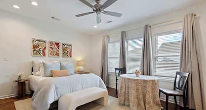 Spacious Oxford Commons Retreat - 2 miles 2 Square