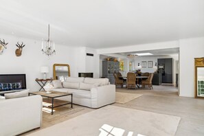 Televisor intel·ligent i llar de foc 