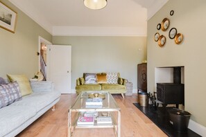 Smart TV, fireplace, books, offices