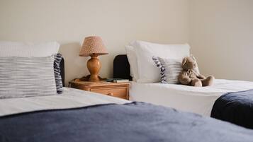 3 bedrooms, desk, iron/ironing board, free WiFi