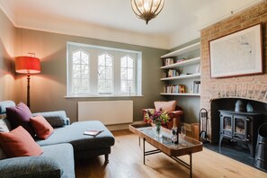 Smart TV, fireplace, books, offices