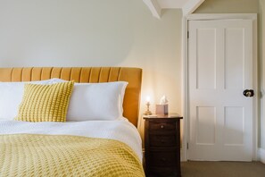 3 habitaciones, escritorio, tabla de planchar con plancha y wifi gratis 