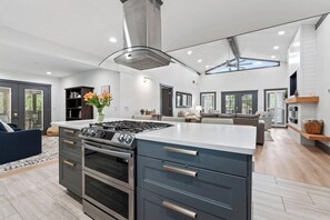 Fridge, microwave, oven, stovetop - Surreal Modern Beach House w/ Pool, Ping Pong (North Myrtle Beach)