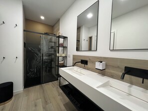 Shower, hair dryer, bidet, towels - Quiet apartment with panoramic terrace (Villasimius)