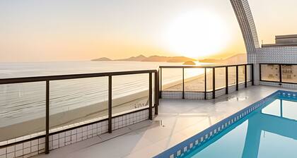 Flat com piscina vista-mar em Santos