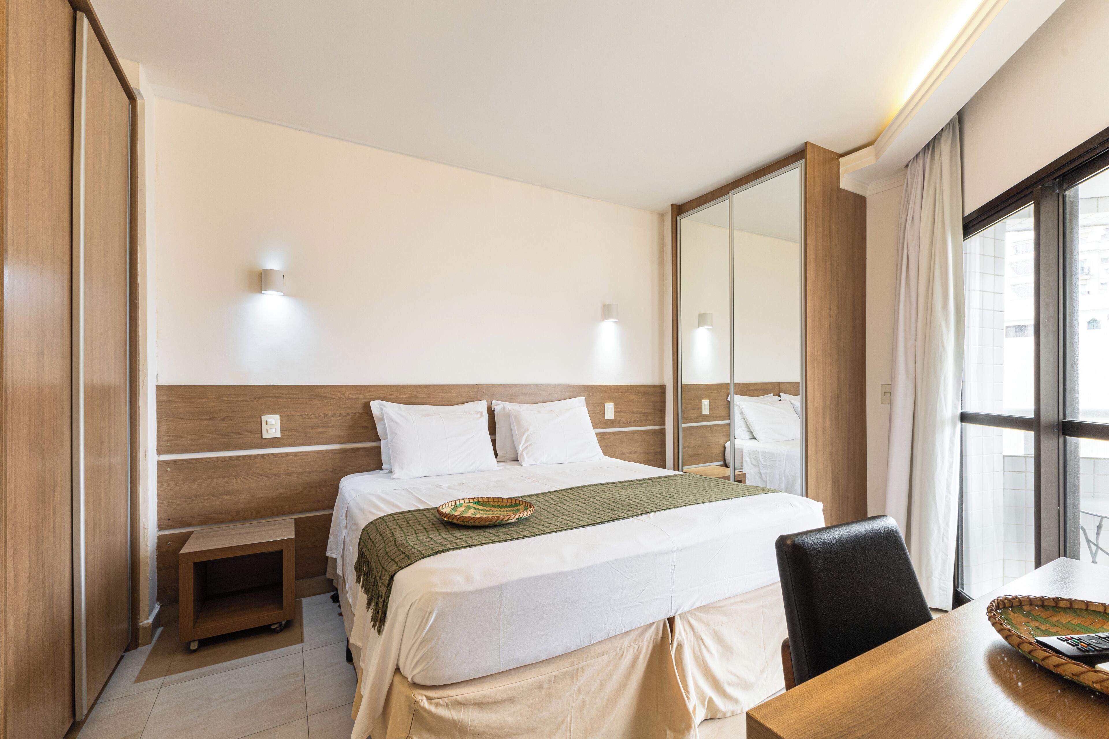 Appartement | Bureau, espace de travail pour ordinateur portable