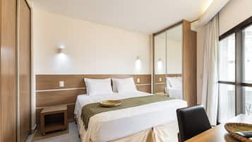 Appartement | Bureau, espace de travail pour ordinateur portable