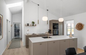 Réfrigérateur, lave-vaisselle, cafetière/bouilloire